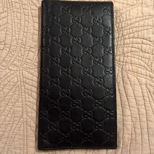 ✨Authentic GUCCI Passport and travel Documents Holder✨
